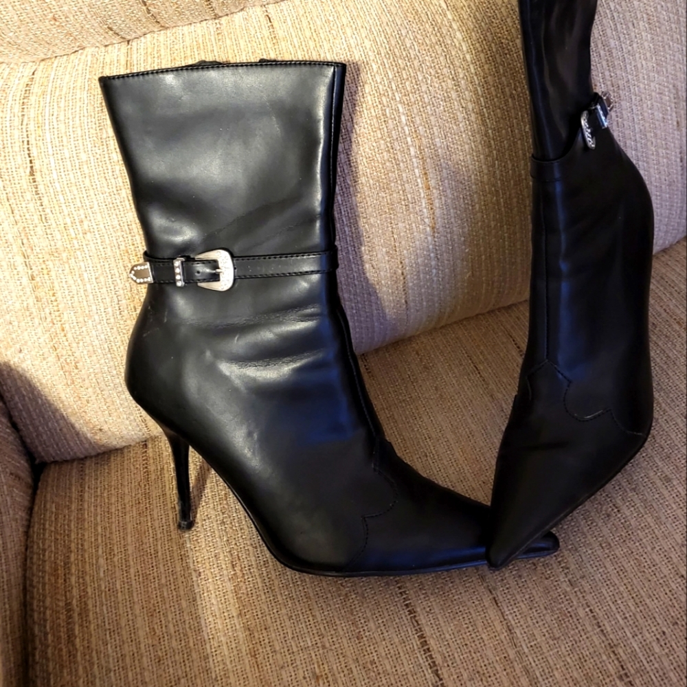 Black boots size 6.5.